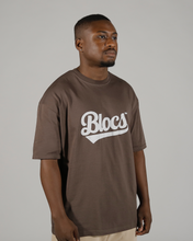 Lade das Bild in den Galerie-Viewer, SCRIPT TEE - BROWN