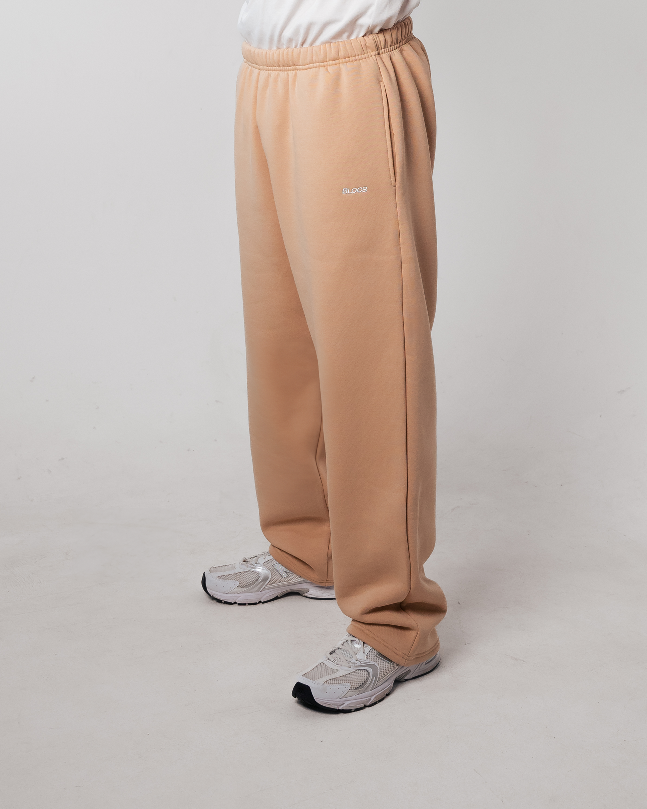 LOGO OPEN LEG JOGGER - BEIGE