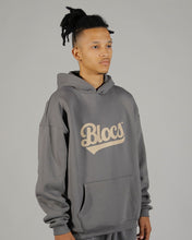 Lade das Bild in den Galerie-Viewer, SCRIPT HOODIE - STONE GREY
